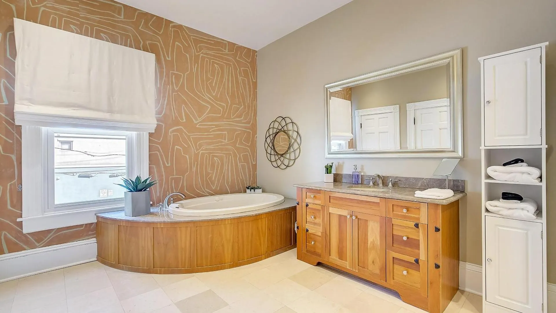 Stunning Historic Home - Dt Location! - Sleeps 8 Denver